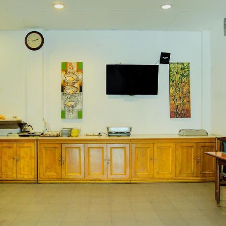 Townhouse Oak Palembang Near Jembatan Ampera Formerly Azzura Hotel Εξωτερικό φωτογραφία