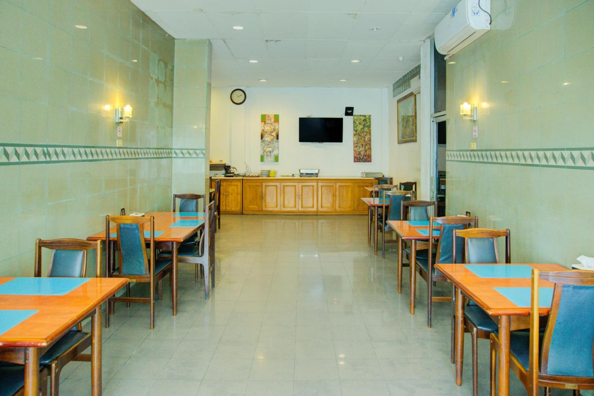 Townhouse Oak Palembang Near Jembatan Ampera Formerly Azzura Hotel Εξωτερικό φωτογραφία