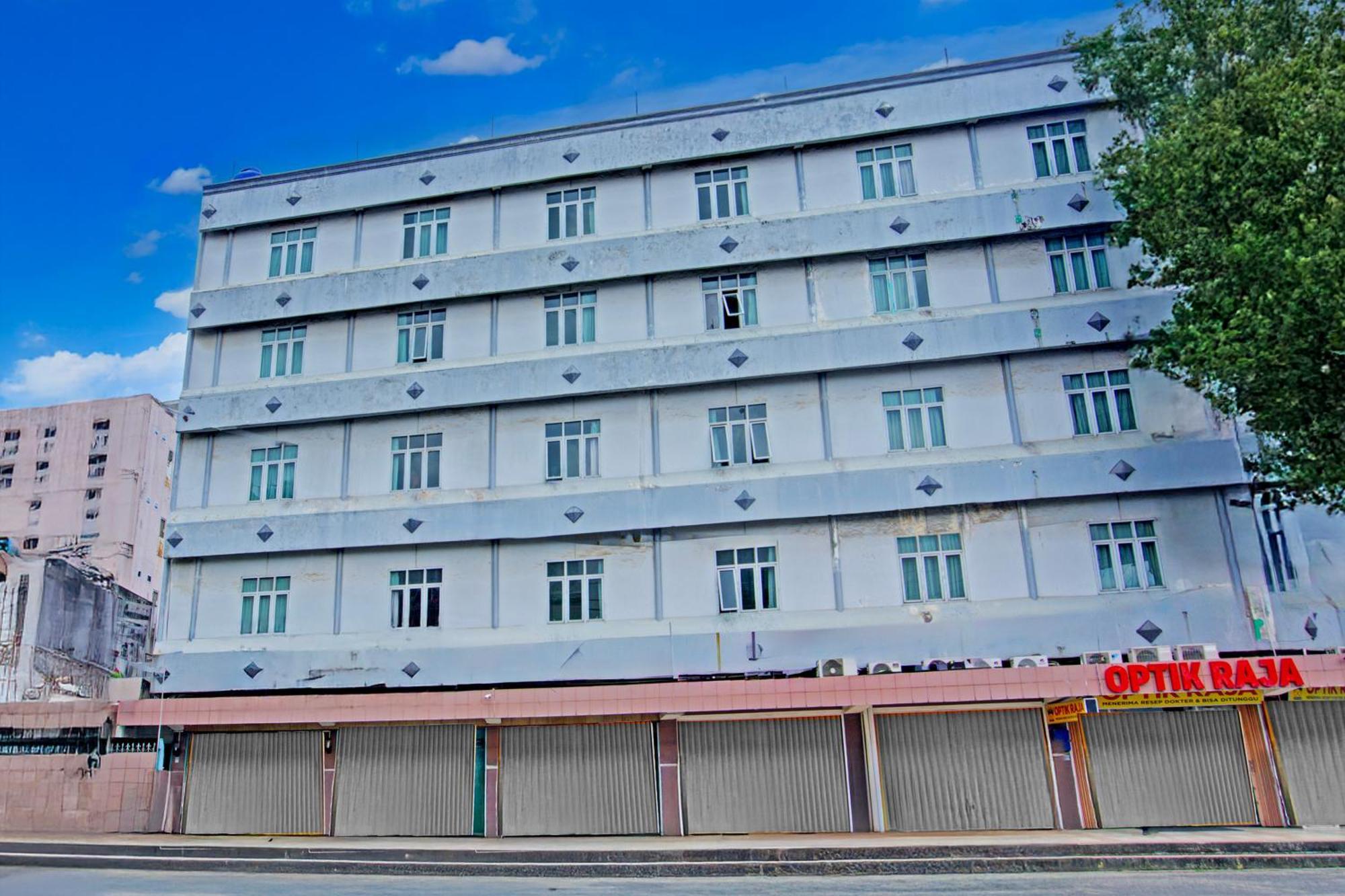 Townhouse Oak Palembang Near Jembatan Ampera Formerly Azzura Hotel Εξωτερικό φωτογραφία