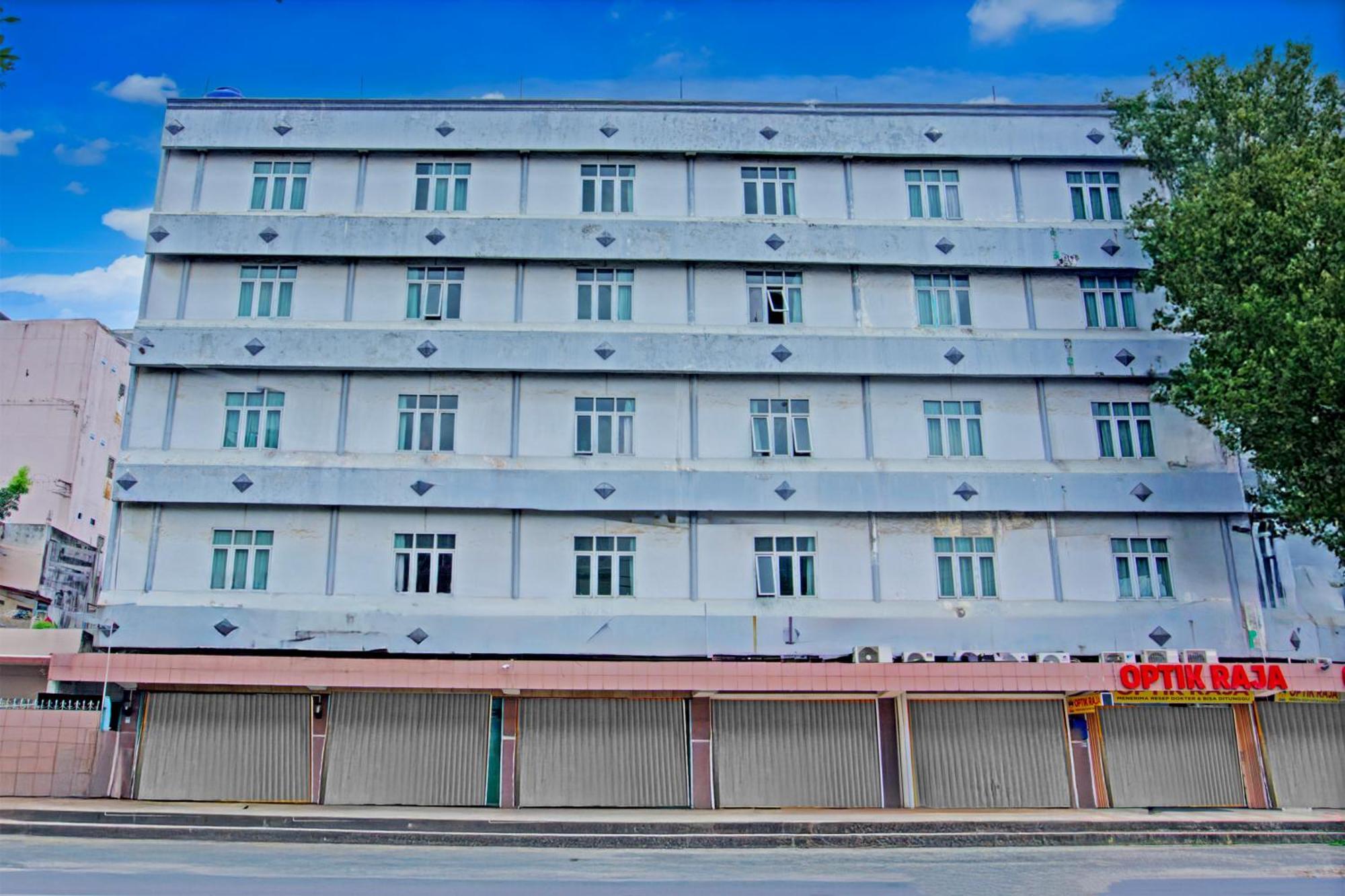 Townhouse Oak Palembang Near Jembatan Ampera Formerly Azzura Hotel Εξωτερικό φωτογραφία