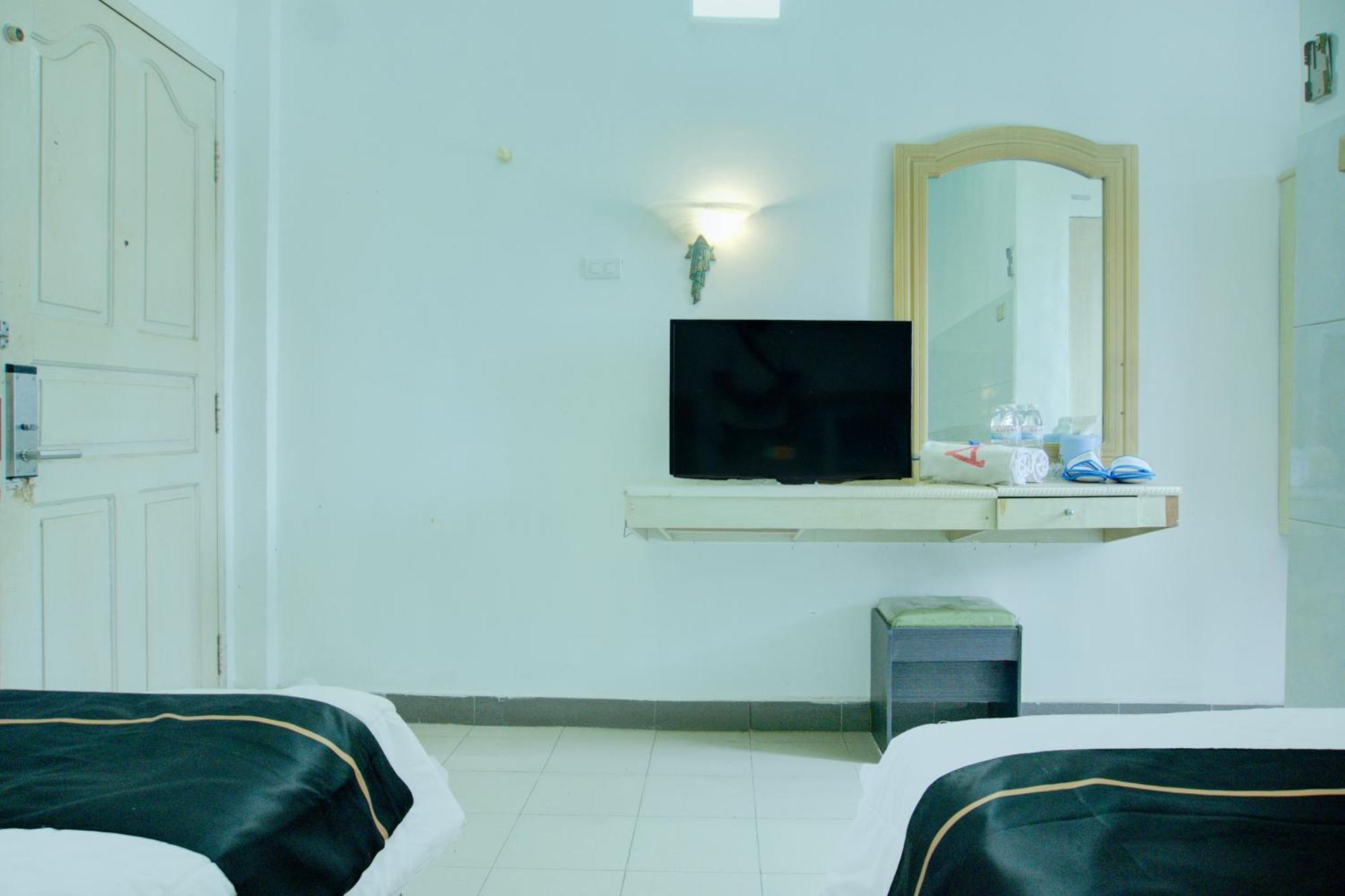 Townhouse Oak Palembang Near Jembatan Ampera Formerly Azzura Hotel Εξωτερικό φωτογραφία