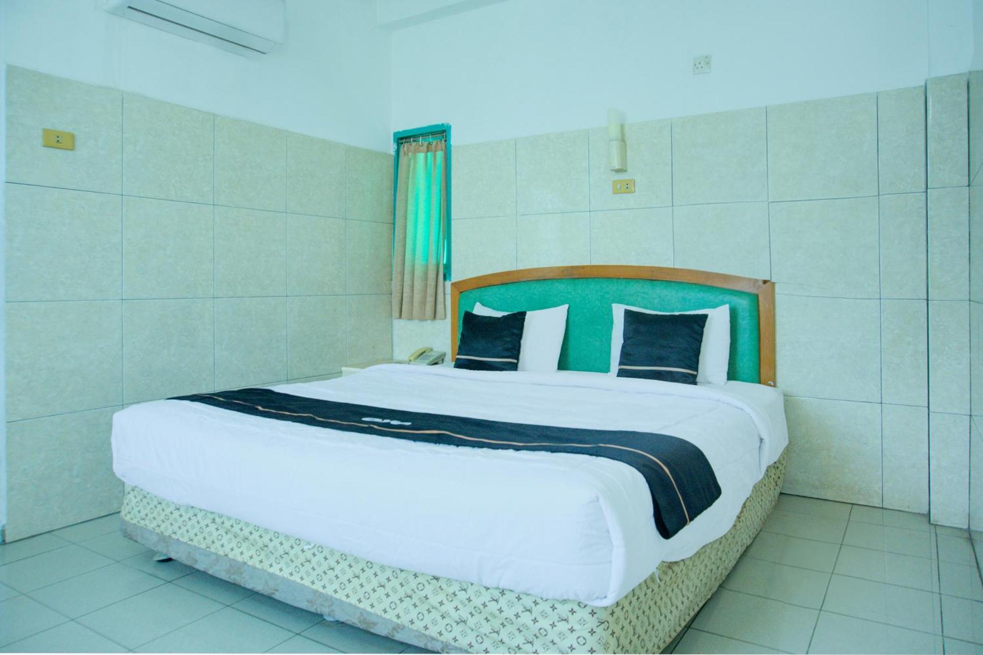 Townhouse Oak Palembang Near Jembatan Ampera Formerly Azzura Hotel Εξωτερικό φωτογραφία