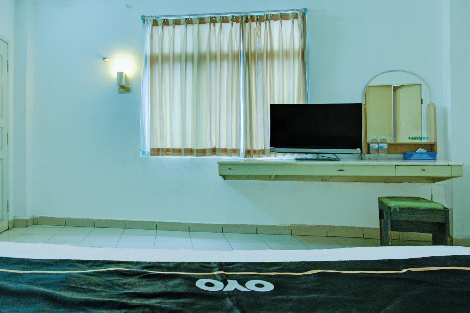 Townhouse Oak Palembang Near Jembatan Ampera Formerly Azzura Hotel Εξωτερικό φωτογραφία
