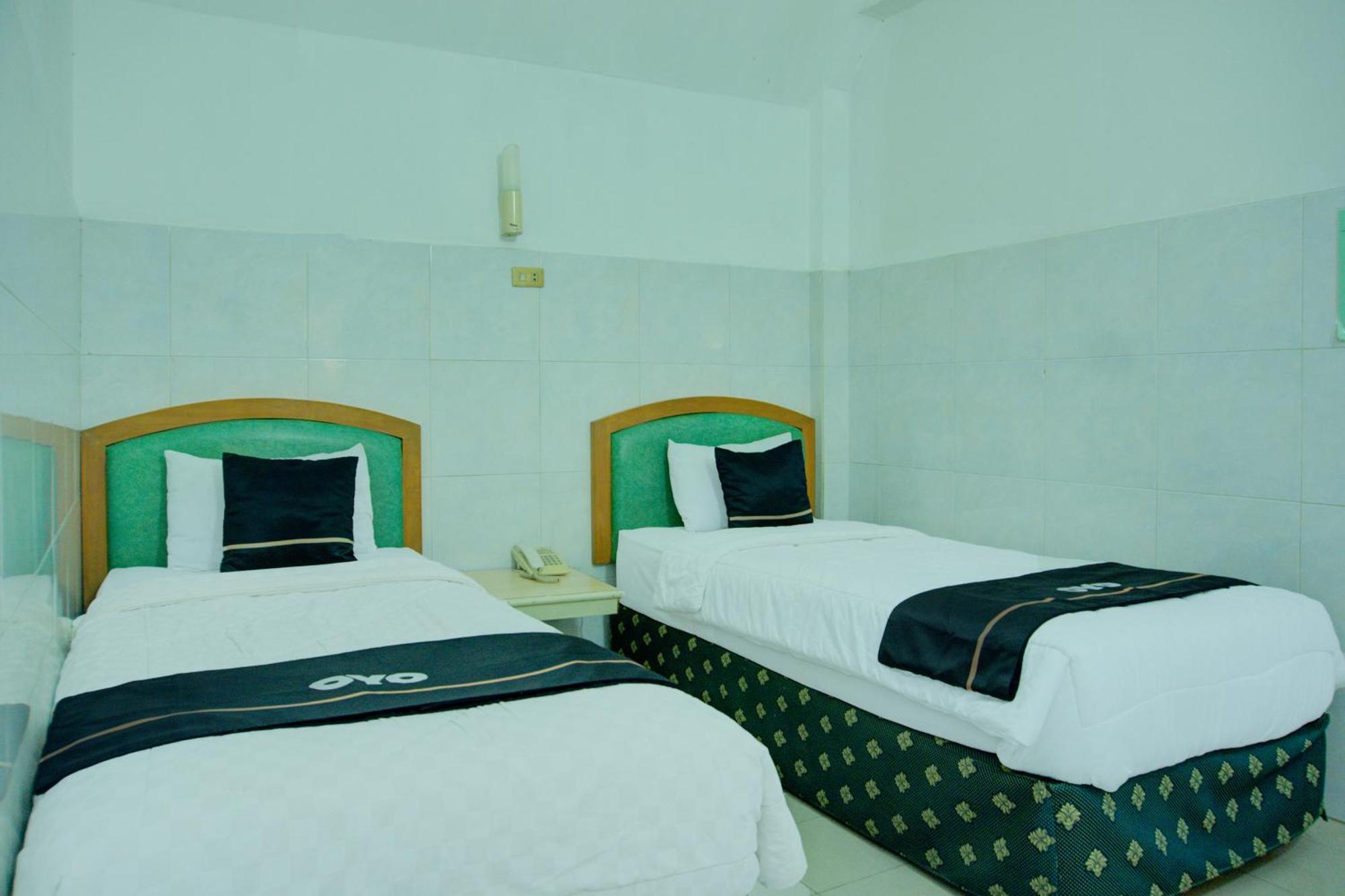 Townhouse Oak Palembang Near Jembatan Ampera Formerly Azzura Hotel Εξωτερικό φωτογραφία
