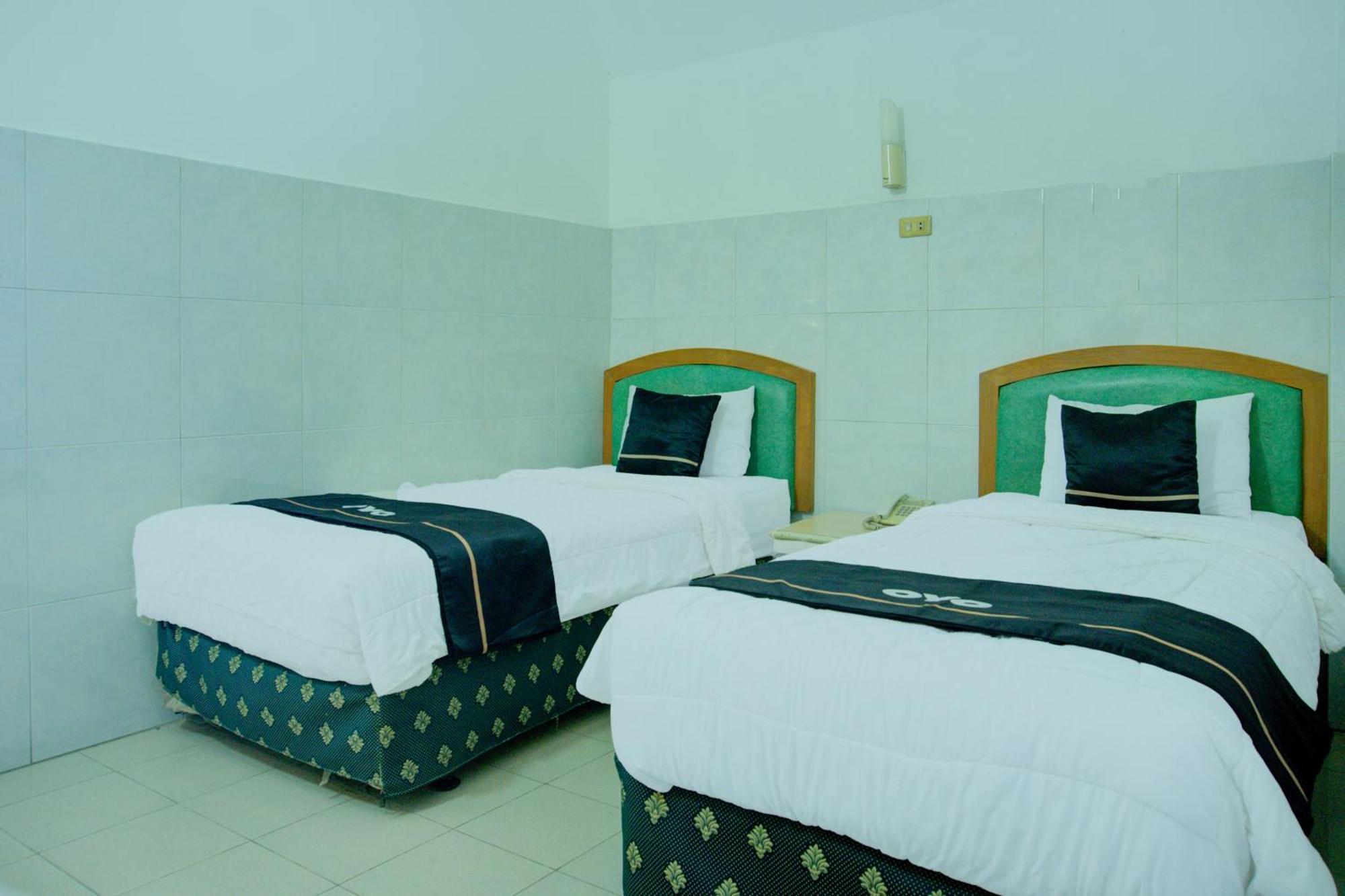 Townhouse Oak Palembang Near Jembatan Ampera Formerly Azzura Hotel Εξωτερικό φωτογραφία
