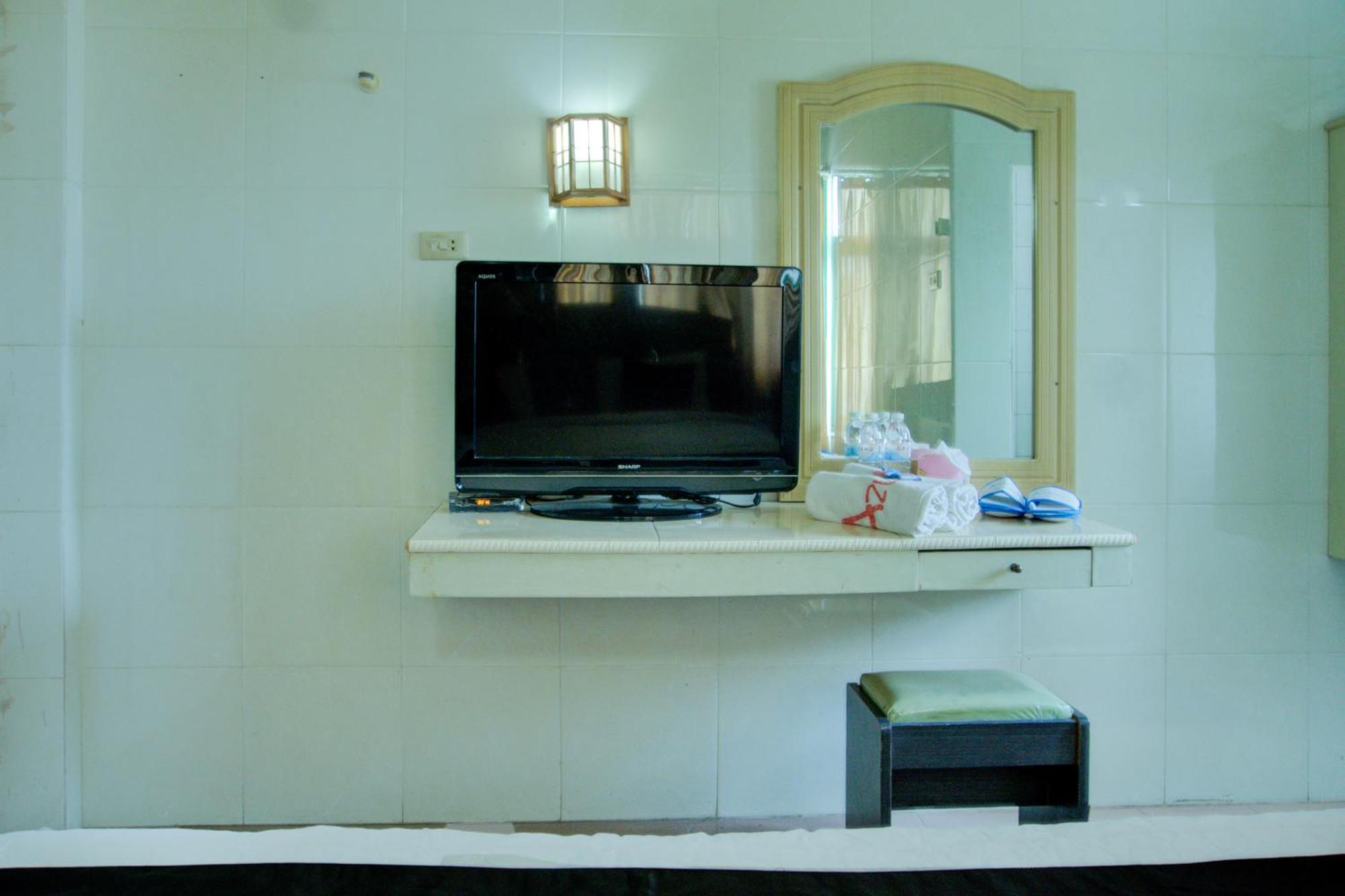 Townhouse Oak Palembang Near Jembatan Ampera Formerly Azzura Hotel Εξωτερικό φωτογραφία