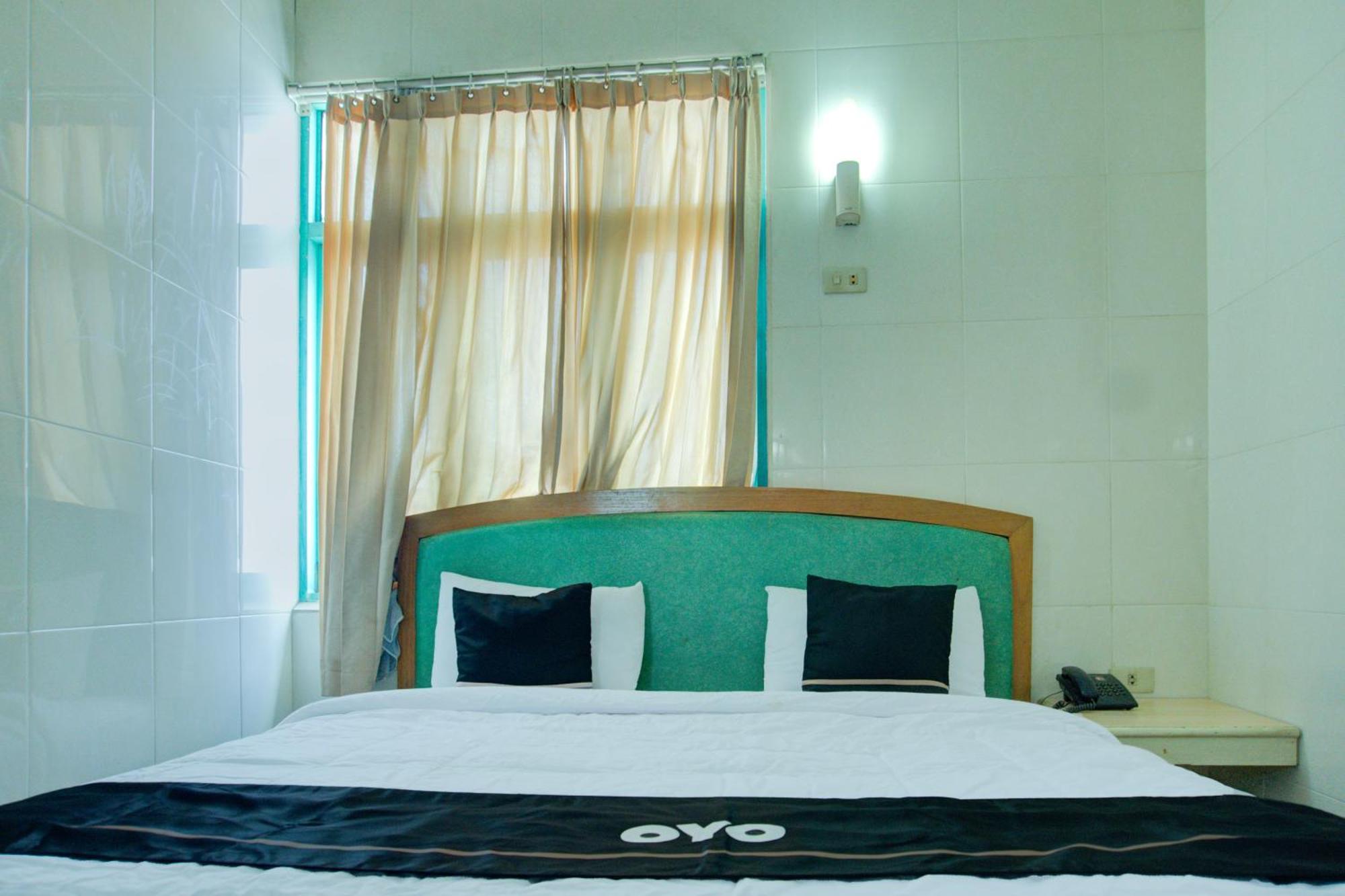 Townhouse Oak Palembang Near Jembatan Ampera Formerly Azzura Hotel Εξωτερικό φωτογραφία