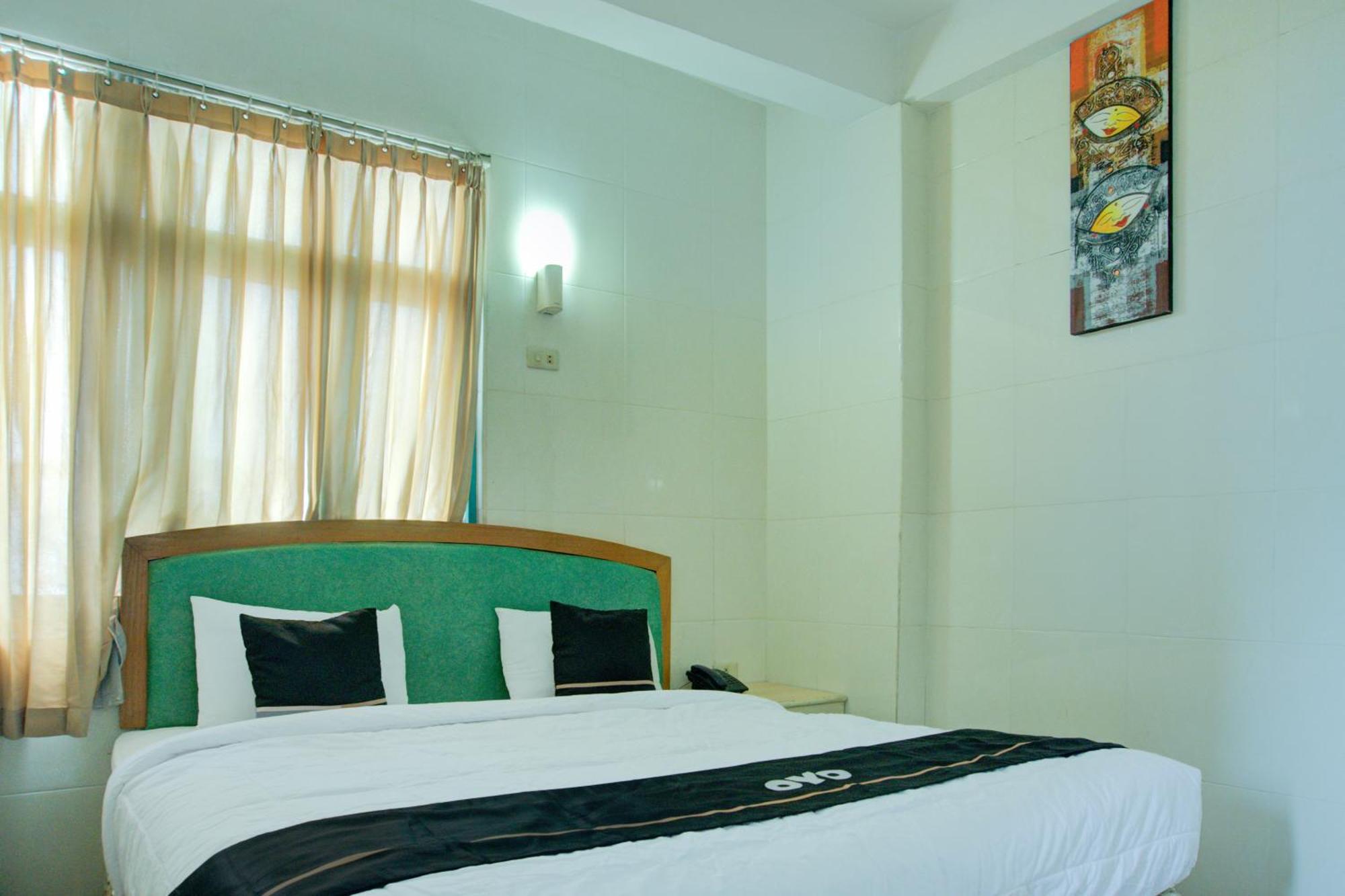 Townhouse Oak Palembang Near Jembatan Ampera Formerly Azzura Hotel Εξωτερικό φωτογραφία