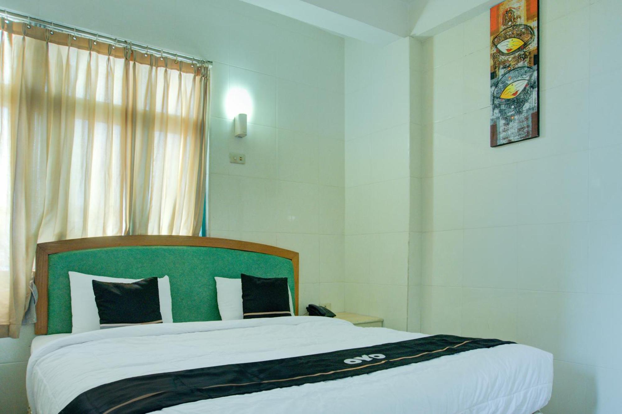 Townhouse Oak Palembang Near Jembatan Ampera Formerly Azzura Hotel Εξωτερικό φωτογραφία
