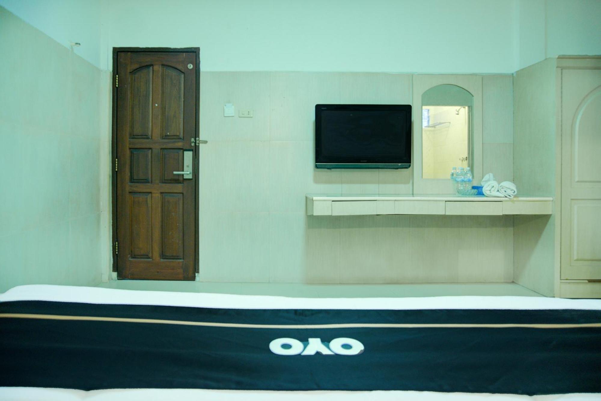 Townhouse Oak Palembang Near Jembatan Ampera Formerly Azzura Hotel Εξωτερικό φωτογραφία