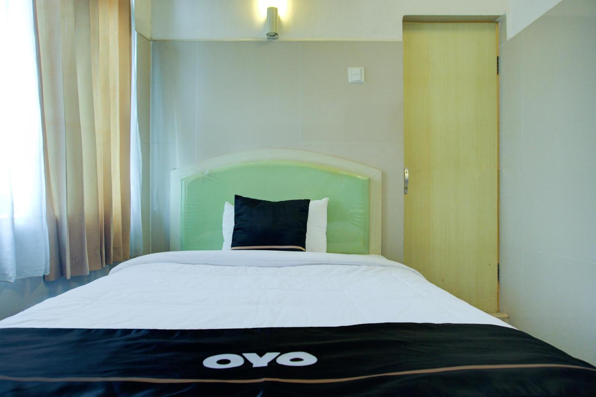 Townhouse Oak Palembang Near Jembatan Ampera Formerly Azzura Hotel Εξωτερικό φωτογραφία